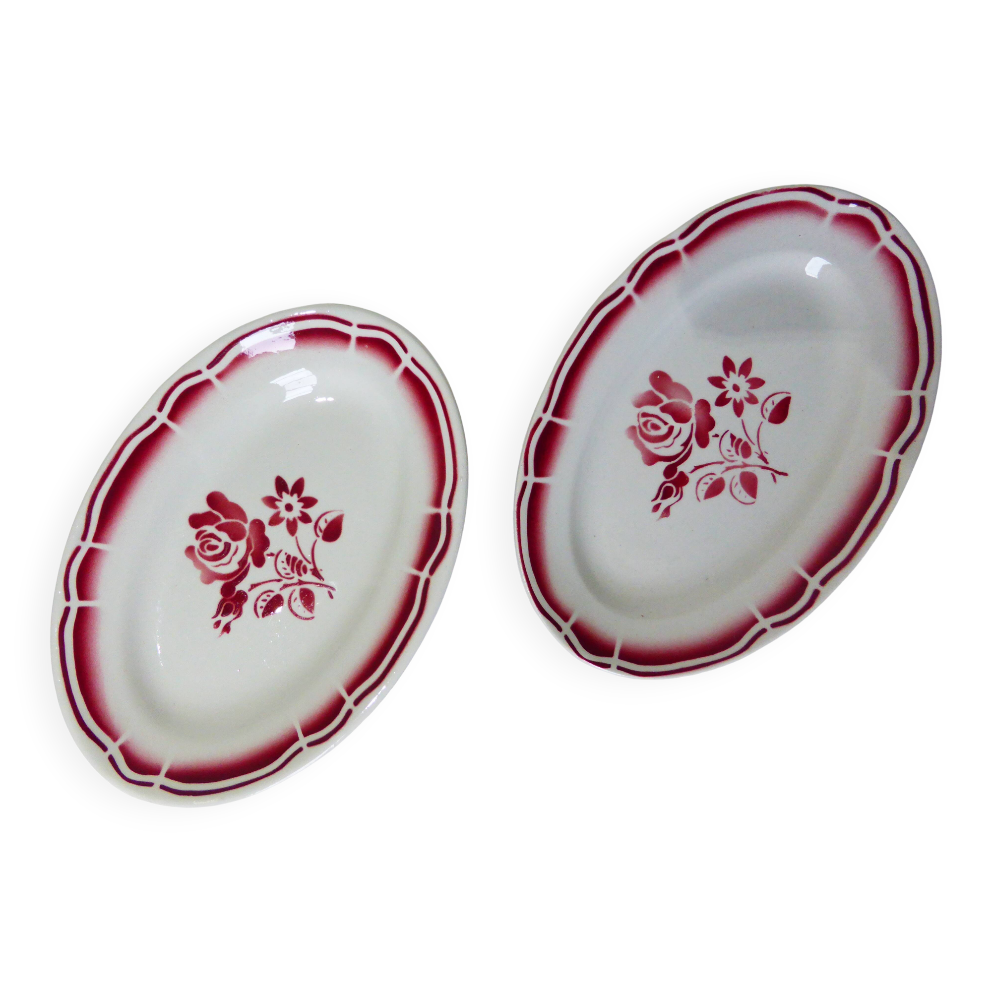 2 vintage porcelain saucers 210161