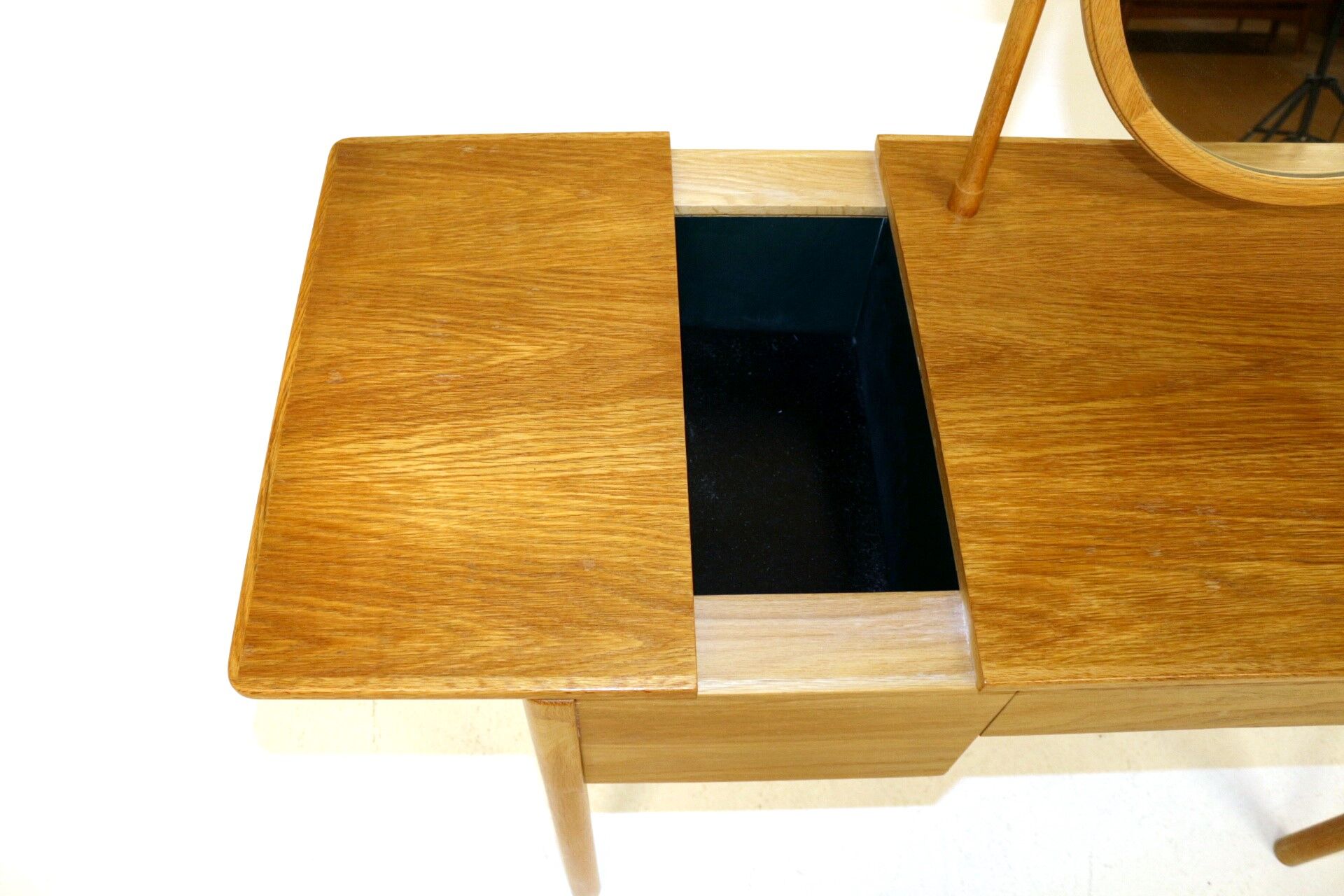 Oak hairdresser, Sweden, 1960