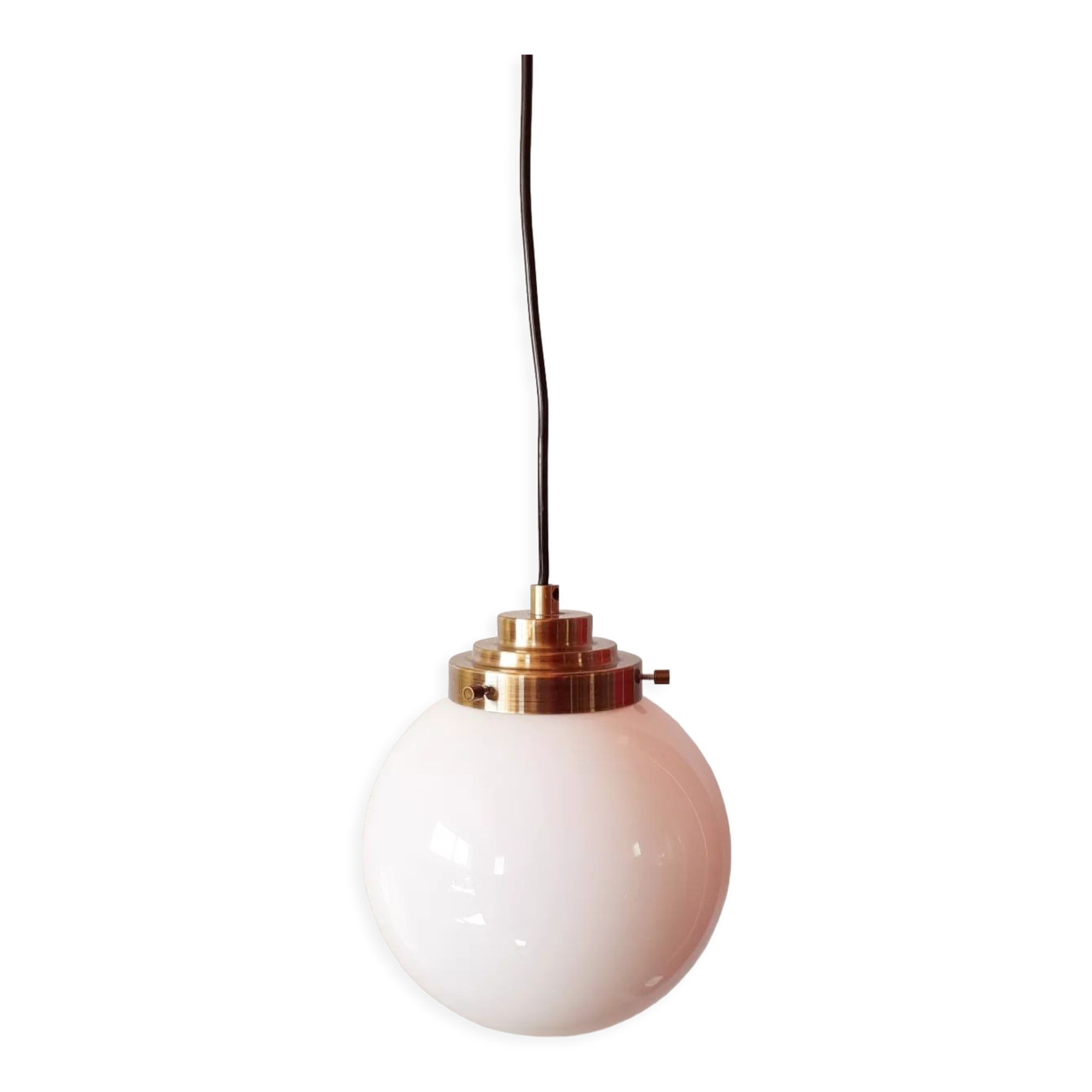 Opaline globe suspension