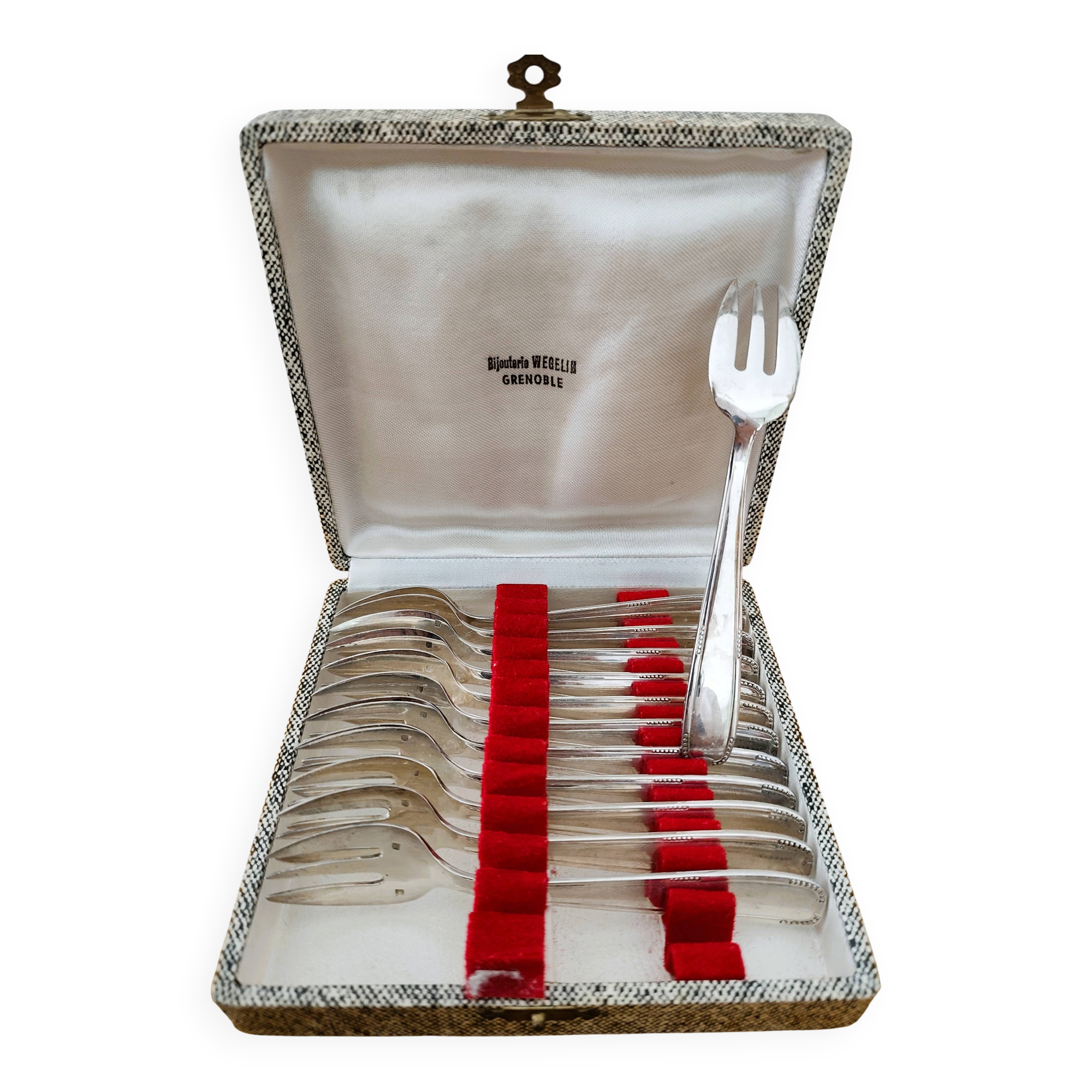 Set of 12 dessert/fish forks in silver-plated metal with hallmark.