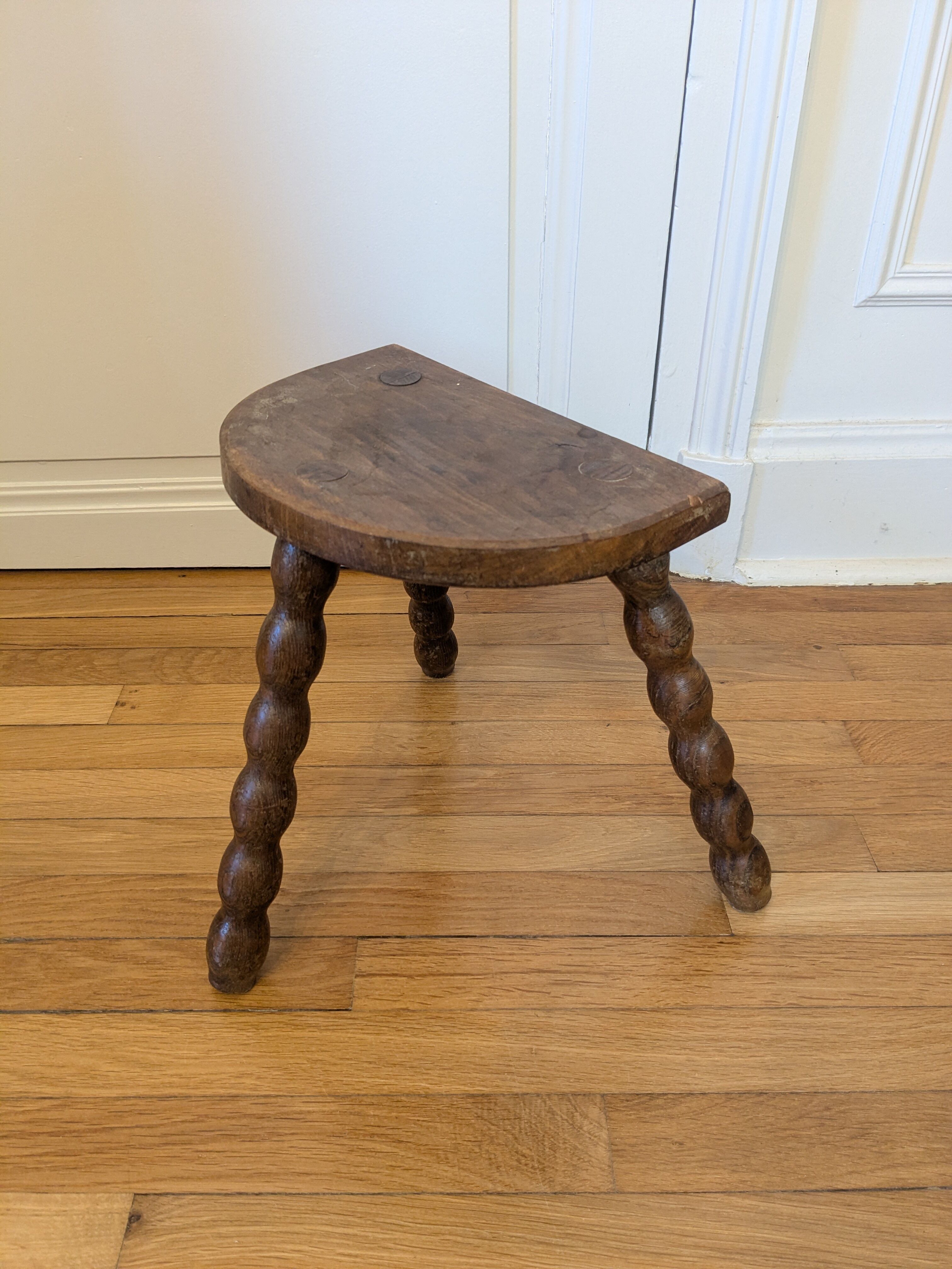 Tabouret tripode