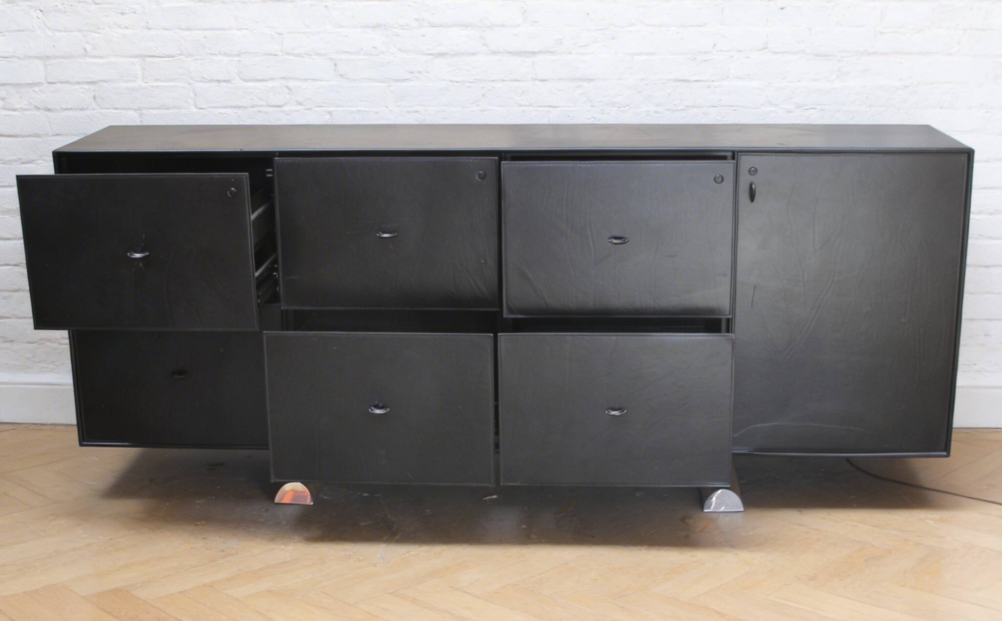 Enfilade design en cuir