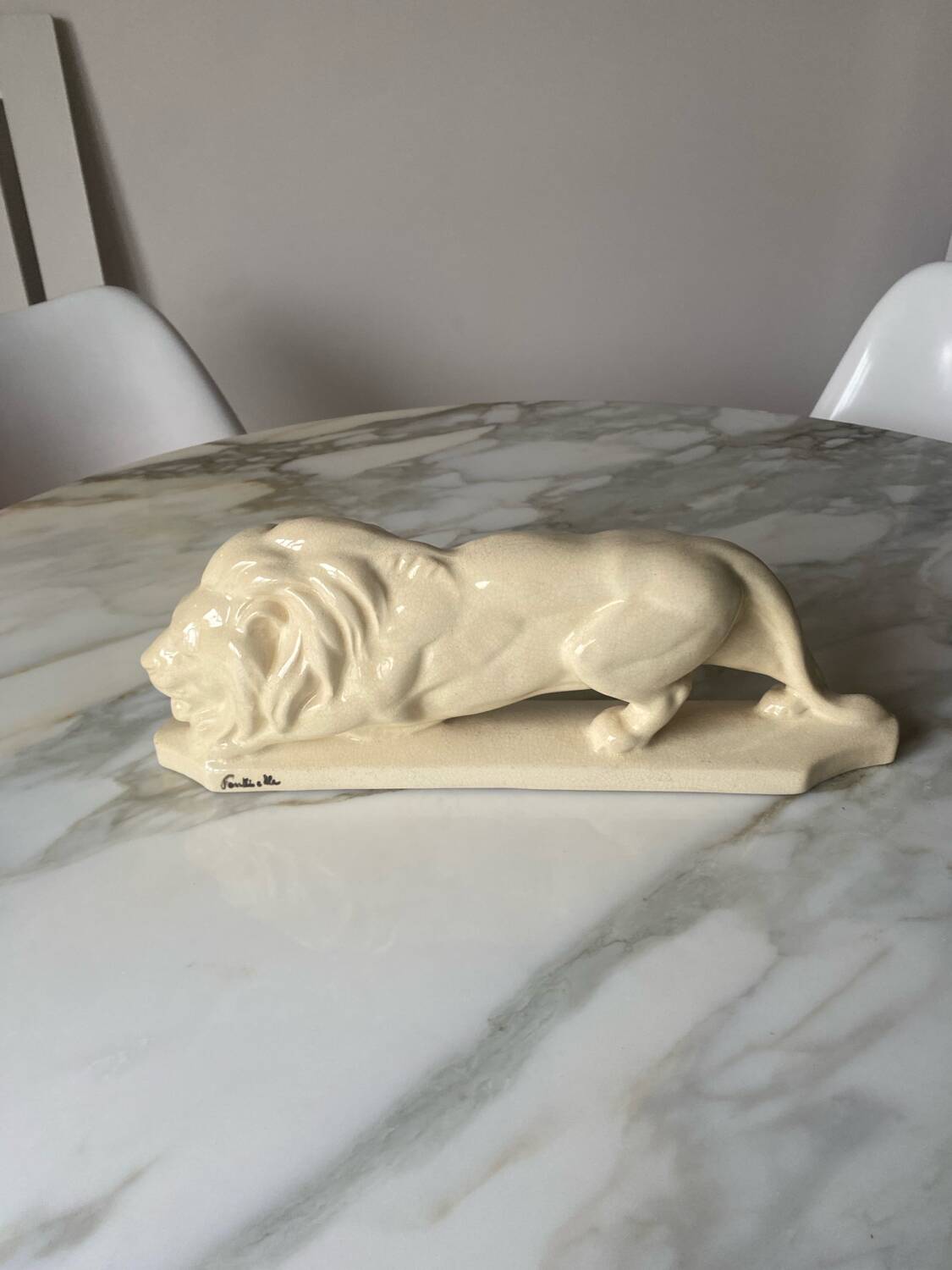 Fontinelle crackled ceramic walking lion