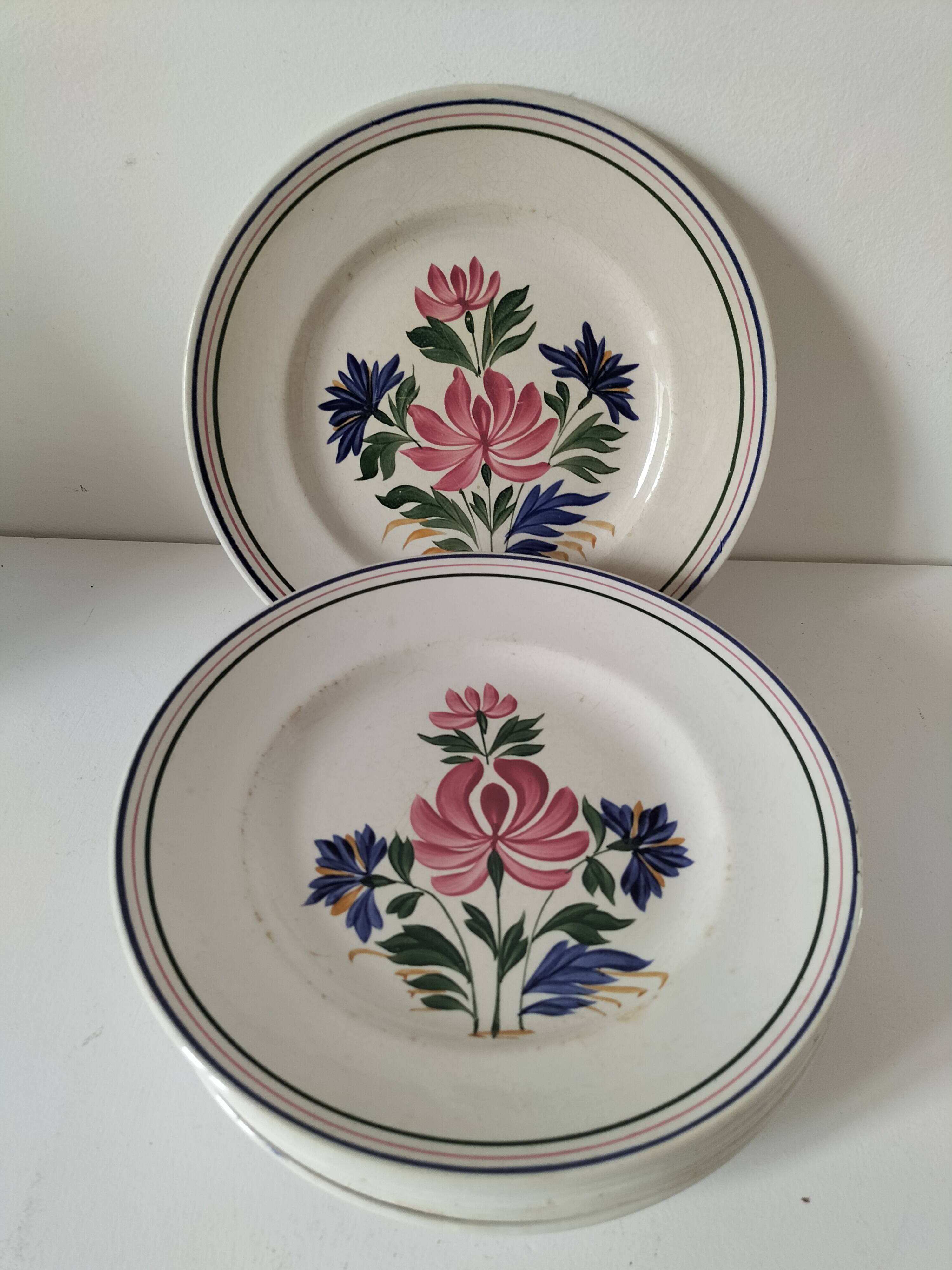 Set of 8 Saint Amand plates with stylized flower decoration 4122