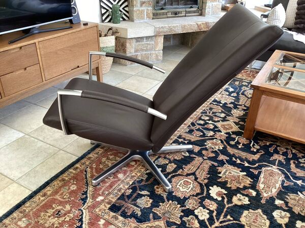 Fauteuil pivotant en cuir chocolat