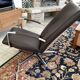 Fauteuil pivotant en cuir chocolat