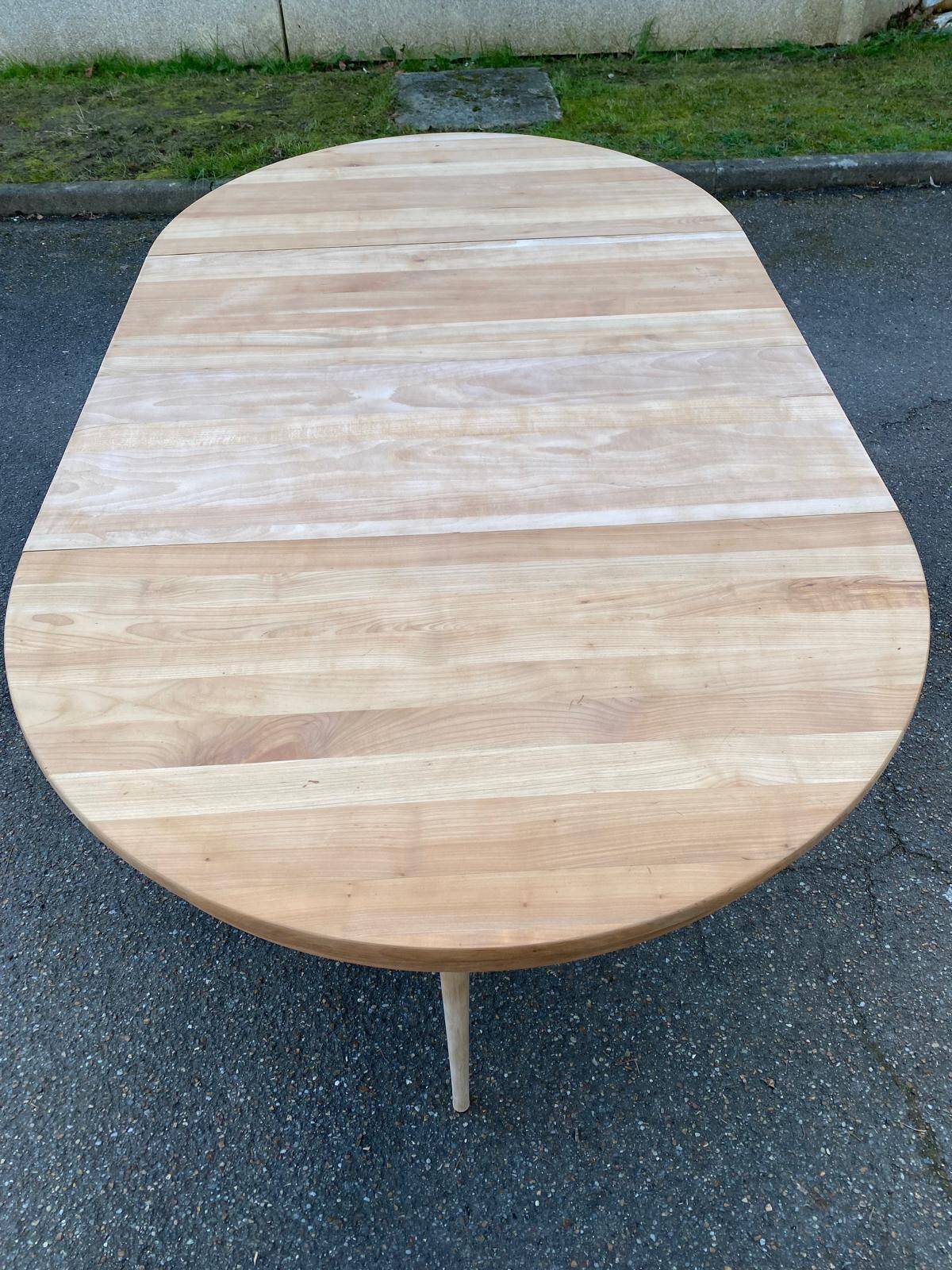 Extendable round dining table with central leg, renovated in raw oak, 210cm
