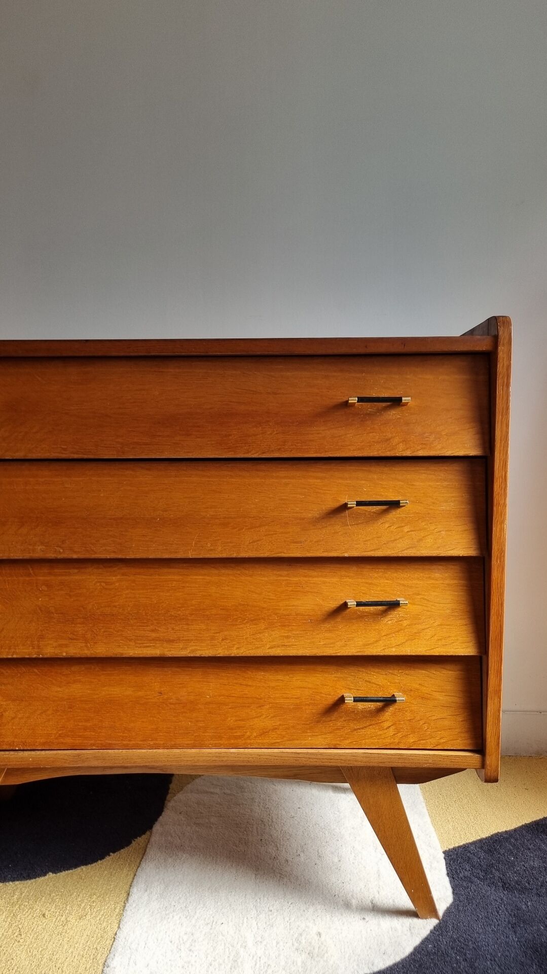 Vintage commode with tapered legs