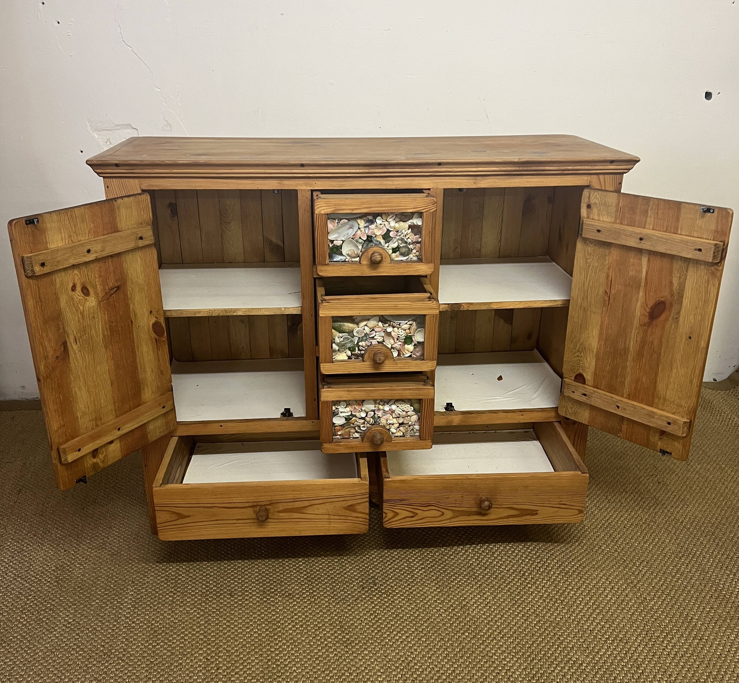 Commode en pin massif vintage