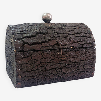 Grosse boîte artisanale en liège forme de malle imitation tronc d'arbre