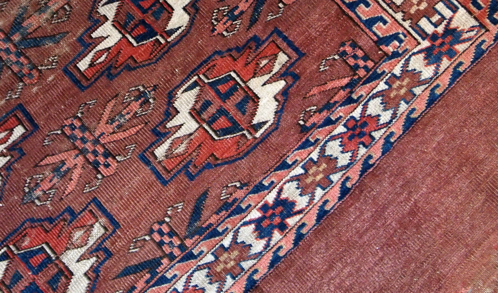 Turkmen Yomud rug done hand 81cmx106cm