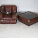 Ensemble fauteuil et table basse cuir, Italie, circa 1970. space age