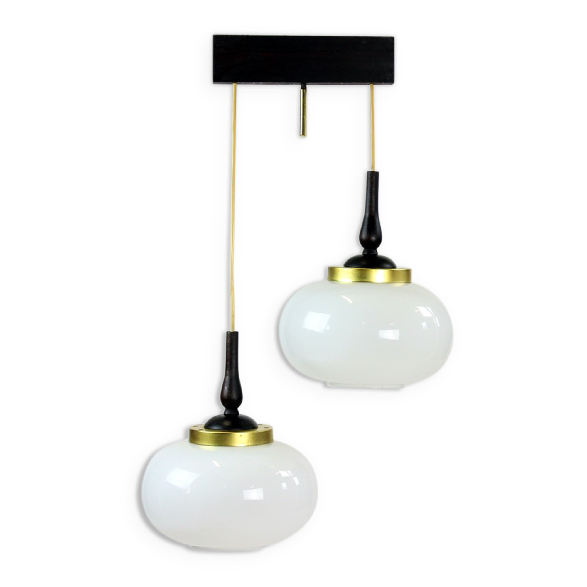 Suspension du milieu du siècle avec deux lampes opalines, Tchécoslovaquie vers les années 1960