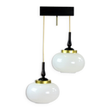 Suspension du milieu du siècle avec deux lampes opalines, Tchécoslovaquie vers les années 1960