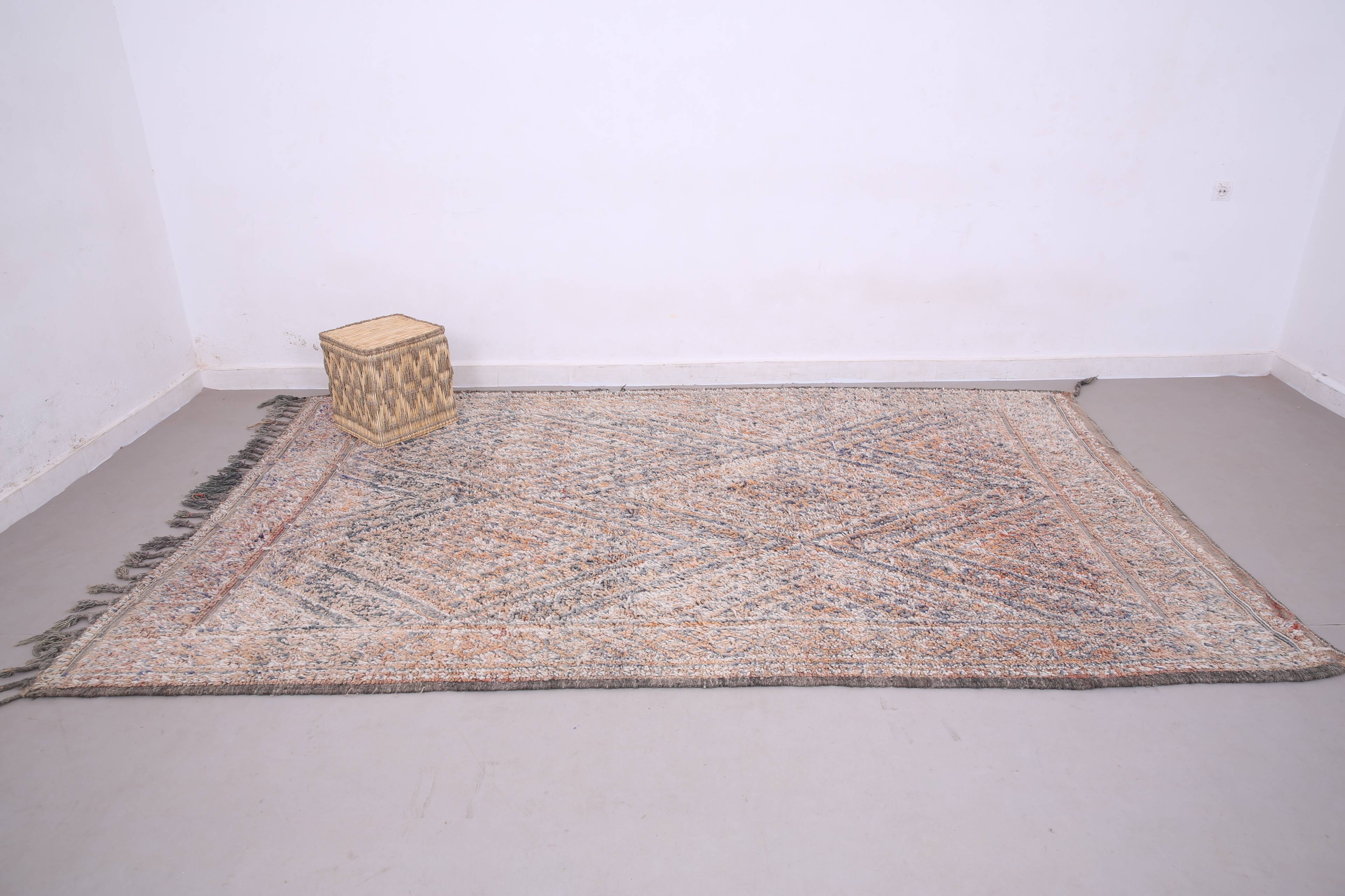 Vintage Beni Mguild Rug 209 x 323 - Berber Wool Rug - Handmade Moroccan Rug
