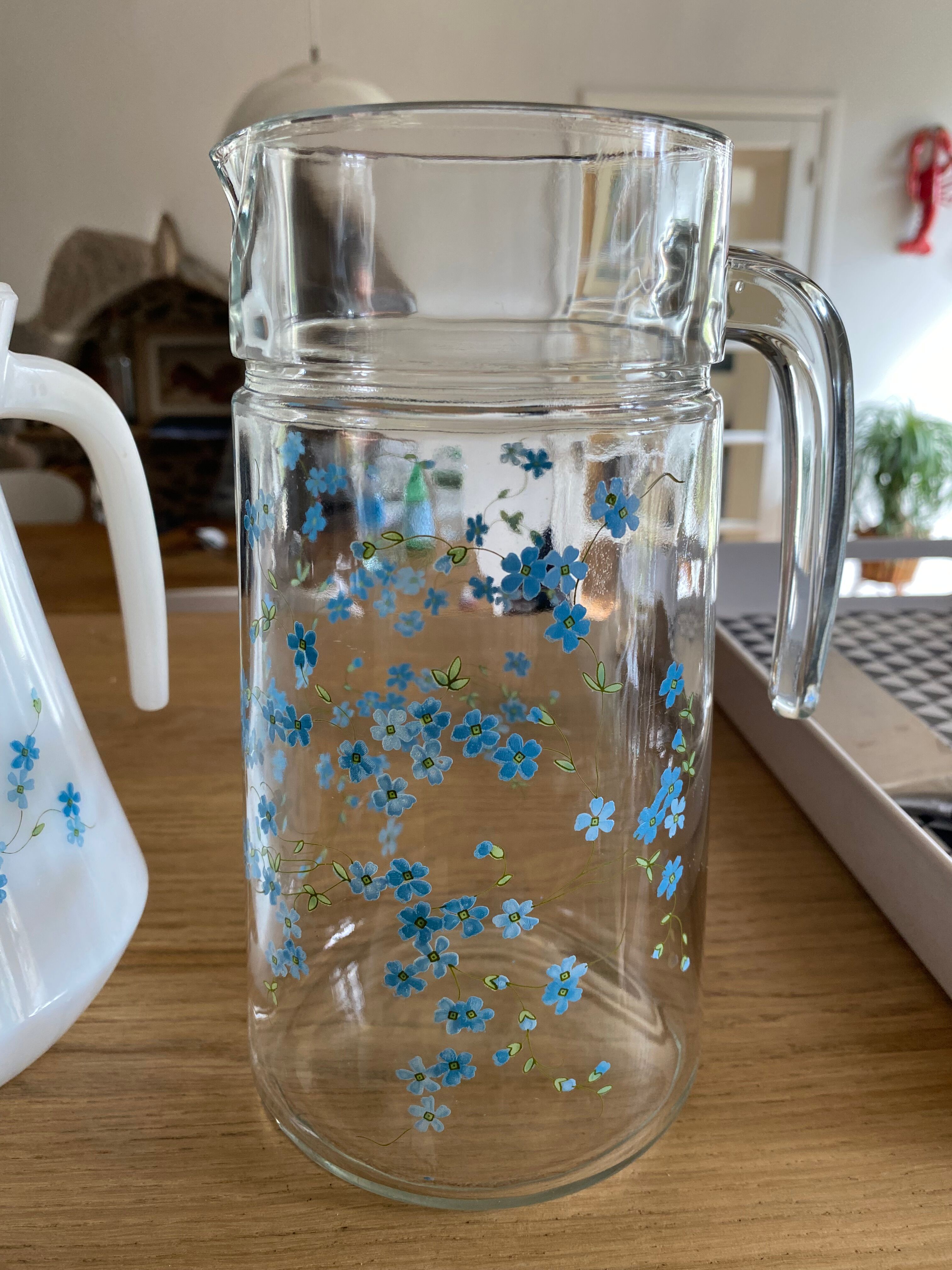 Carafe and broc arcopal forget-me-not
