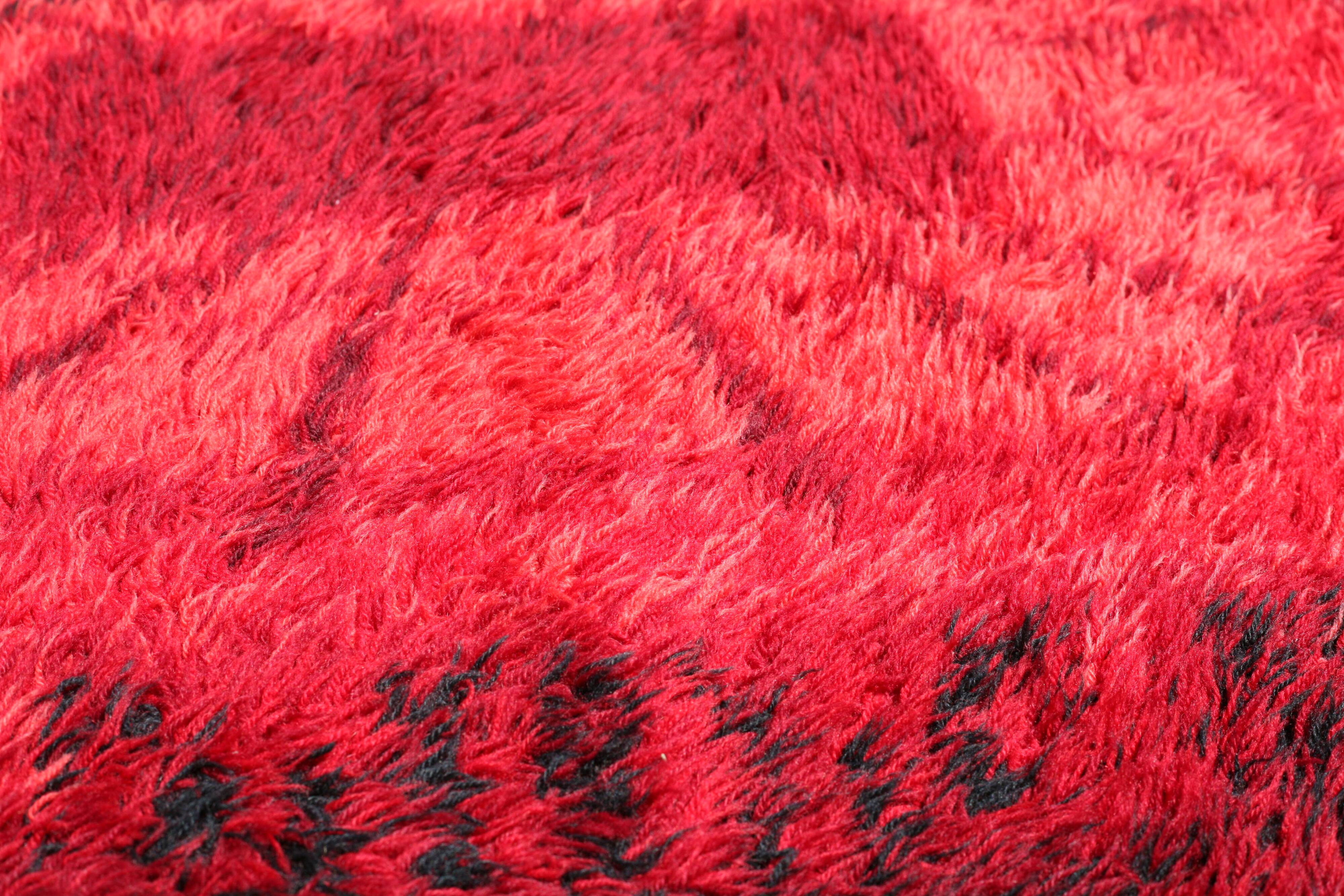 Space age rug. Psychedelic decor. Circa 1970.