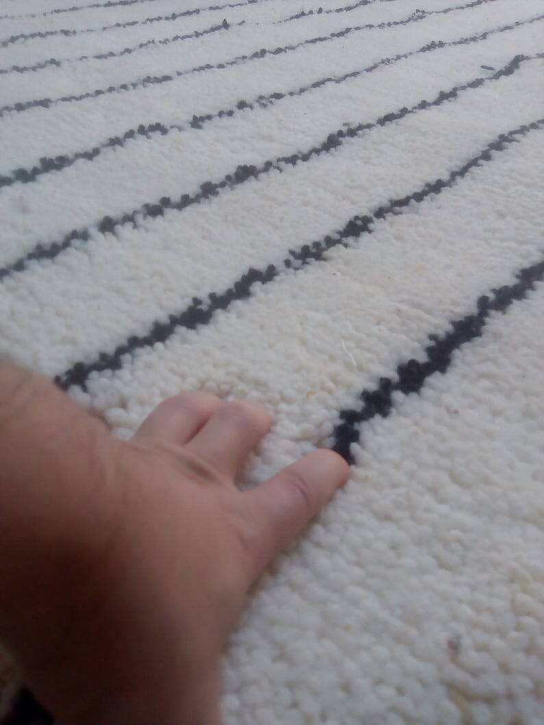 Tapis marocain en laine bleue tissée à la main