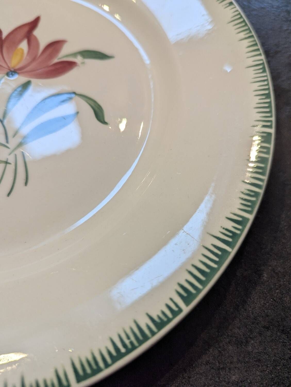 Lot of 6 antique flat plates Digoin Sarreguemines model Boby in very good condition.