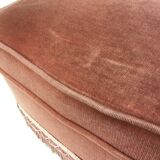 Velvet pouf in old pink color with fringes