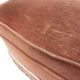Pouf en velours couleur vieux rose avec franges