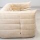 Canapé Togo vintage deux places avec accoudoirs en velours côtelé beige, signé Michel Ducaroy pour Ligne Roset, années 1970