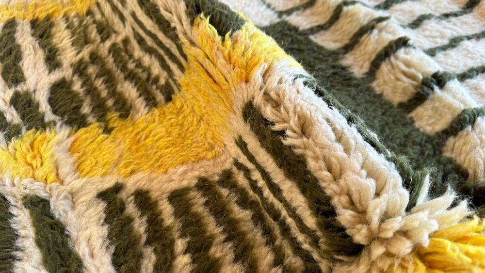 Contemporary Beni M'Rirt Rug - 292 x 216 cm