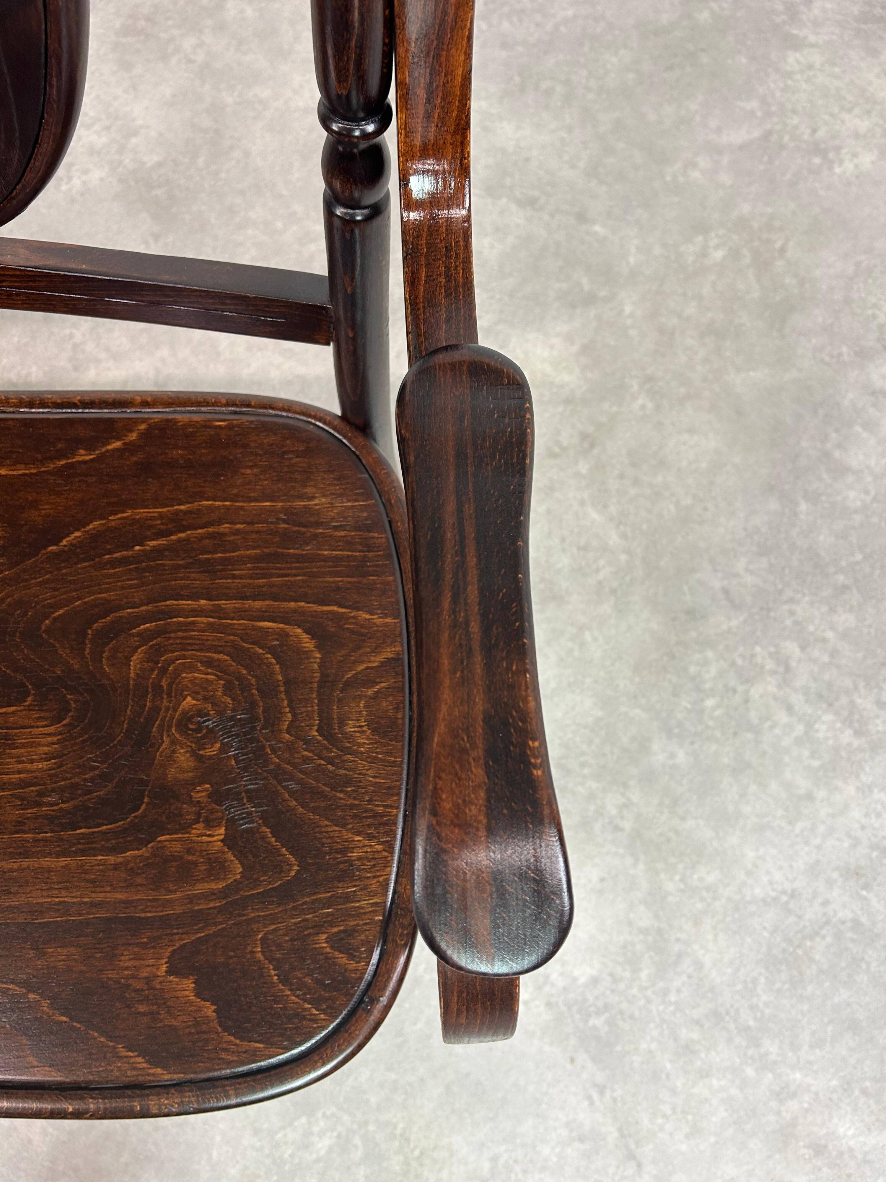 Banc cintré Sécession par Thonet Mundus
