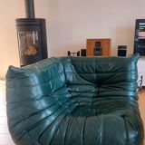 100% original et vintage (années 70) - Ensemble canapé Togo 4 à 5 personnes - Banquette 2 places, Banquette 1 place et angle 1 à 2 places en cuir vert forêt par Ligne Roset