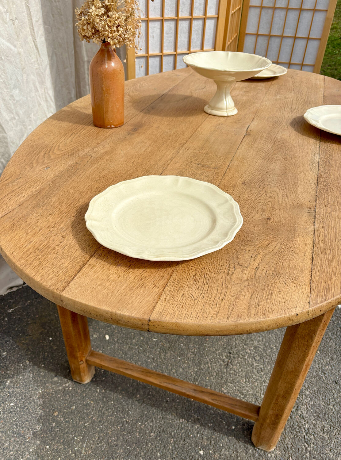 Oval farmhouse table