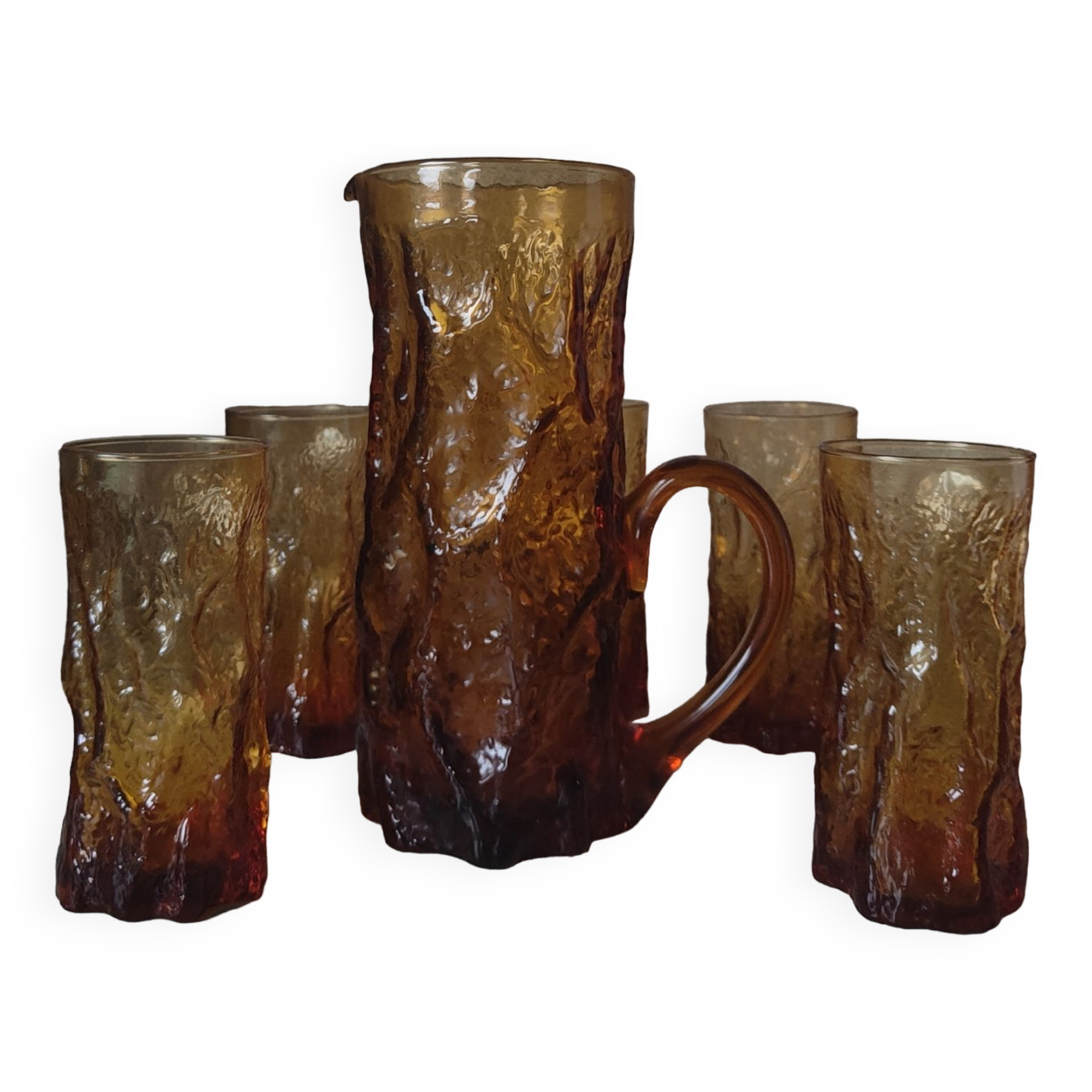 Pitcher and its glasses in amber glass