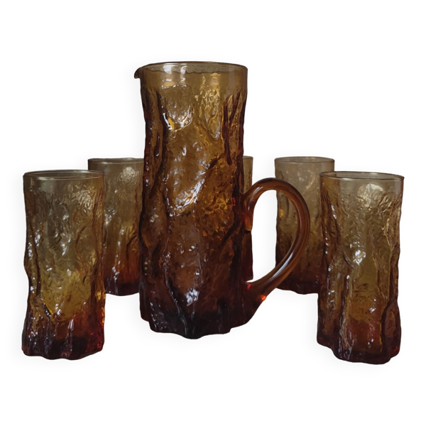 Pichet et ses verres en verre ambré