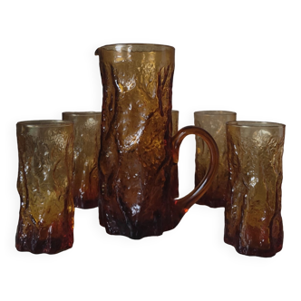 Pitcher and its glasses in amber glass