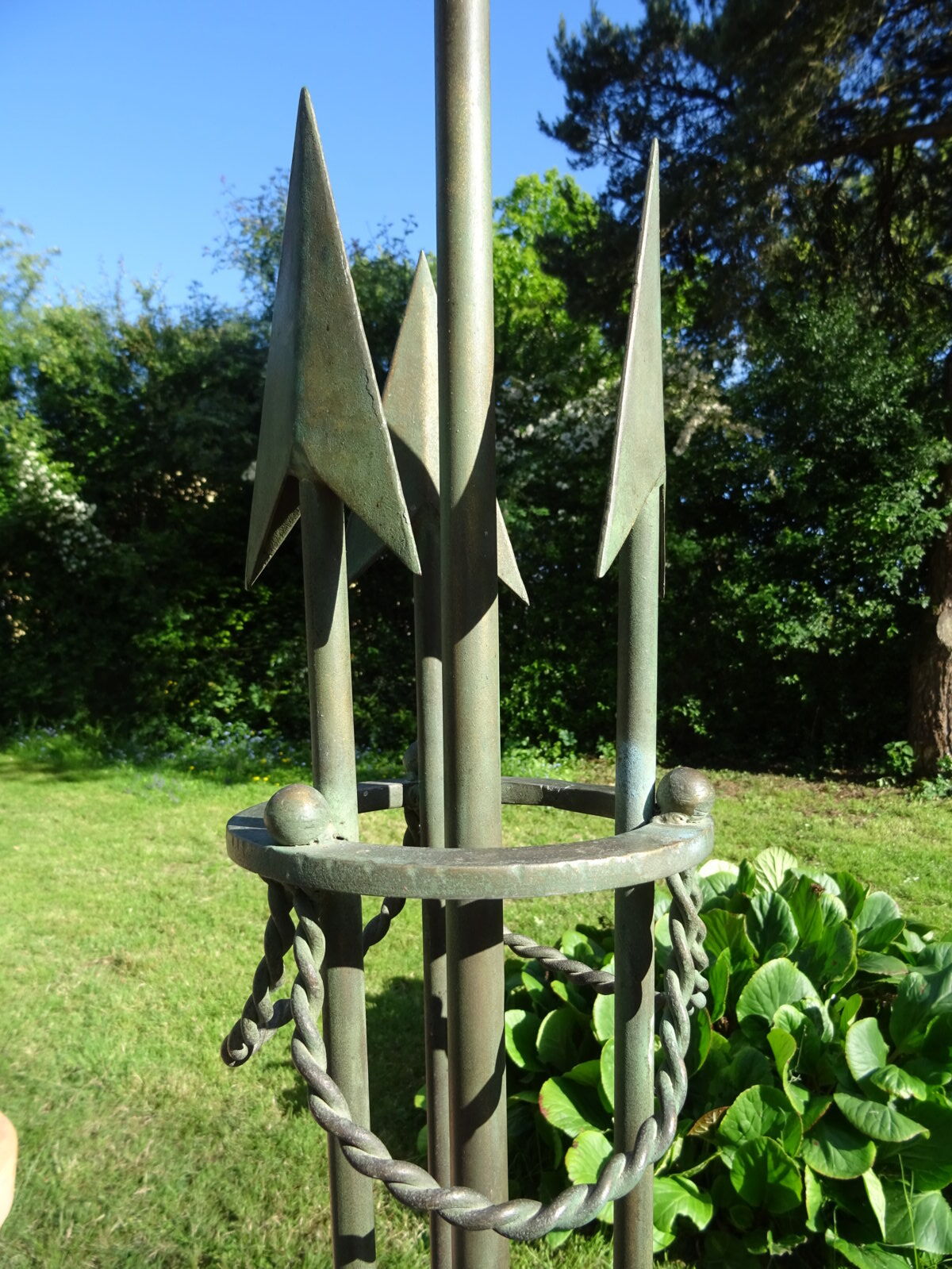 Art deco wrought iron floor lamp with arrows