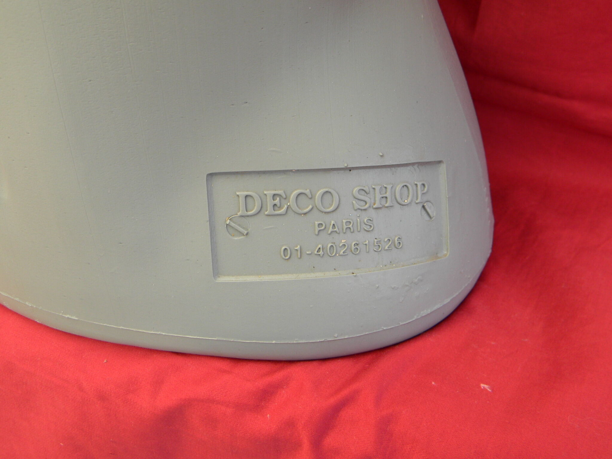 Model bust vintage in gray plastic