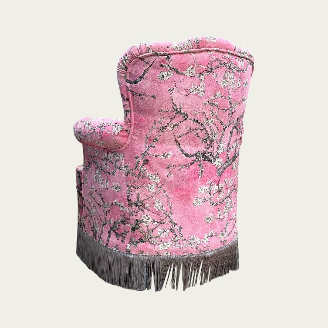 Vintage pink frog chair