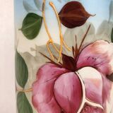 Paire de vases en opaline à décor émaillé, fin XIXe