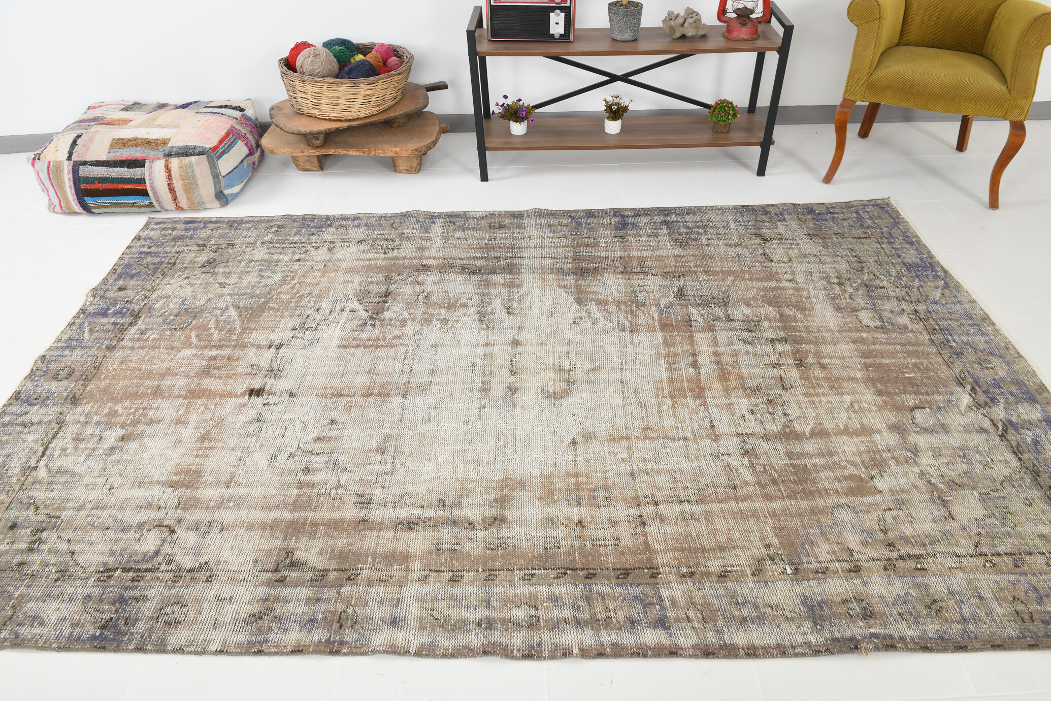6x9 distressed wool vintage rug 292x191cm