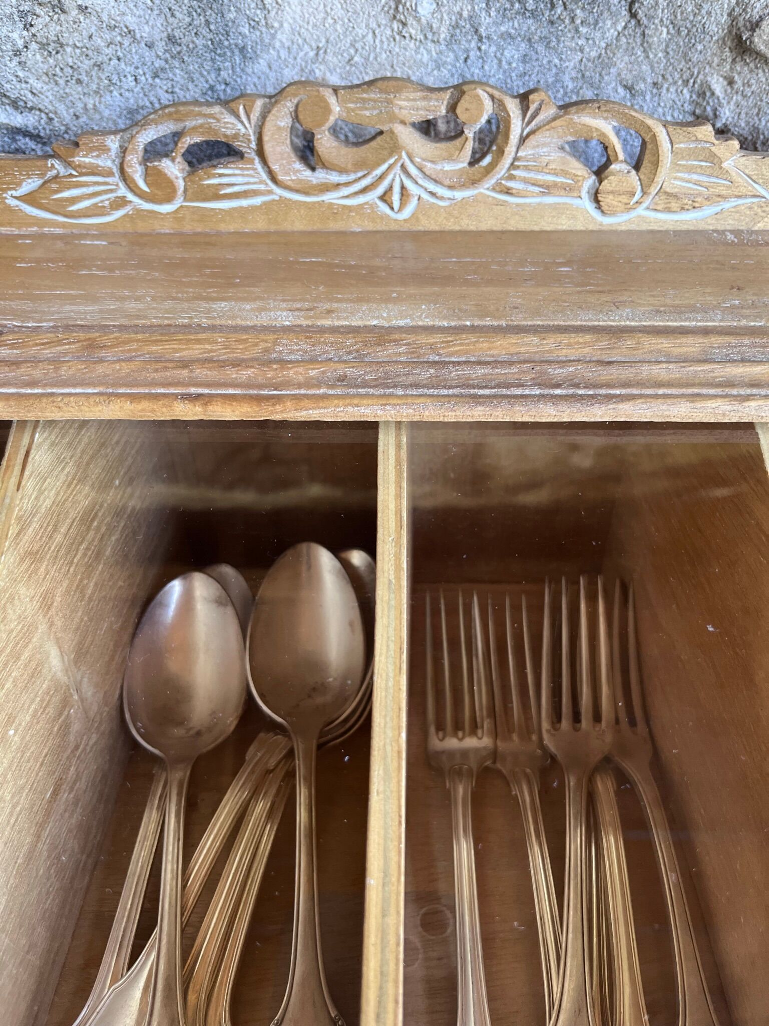 Cutlery box