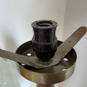 Grande lampe de table en bois avec verre dépoli