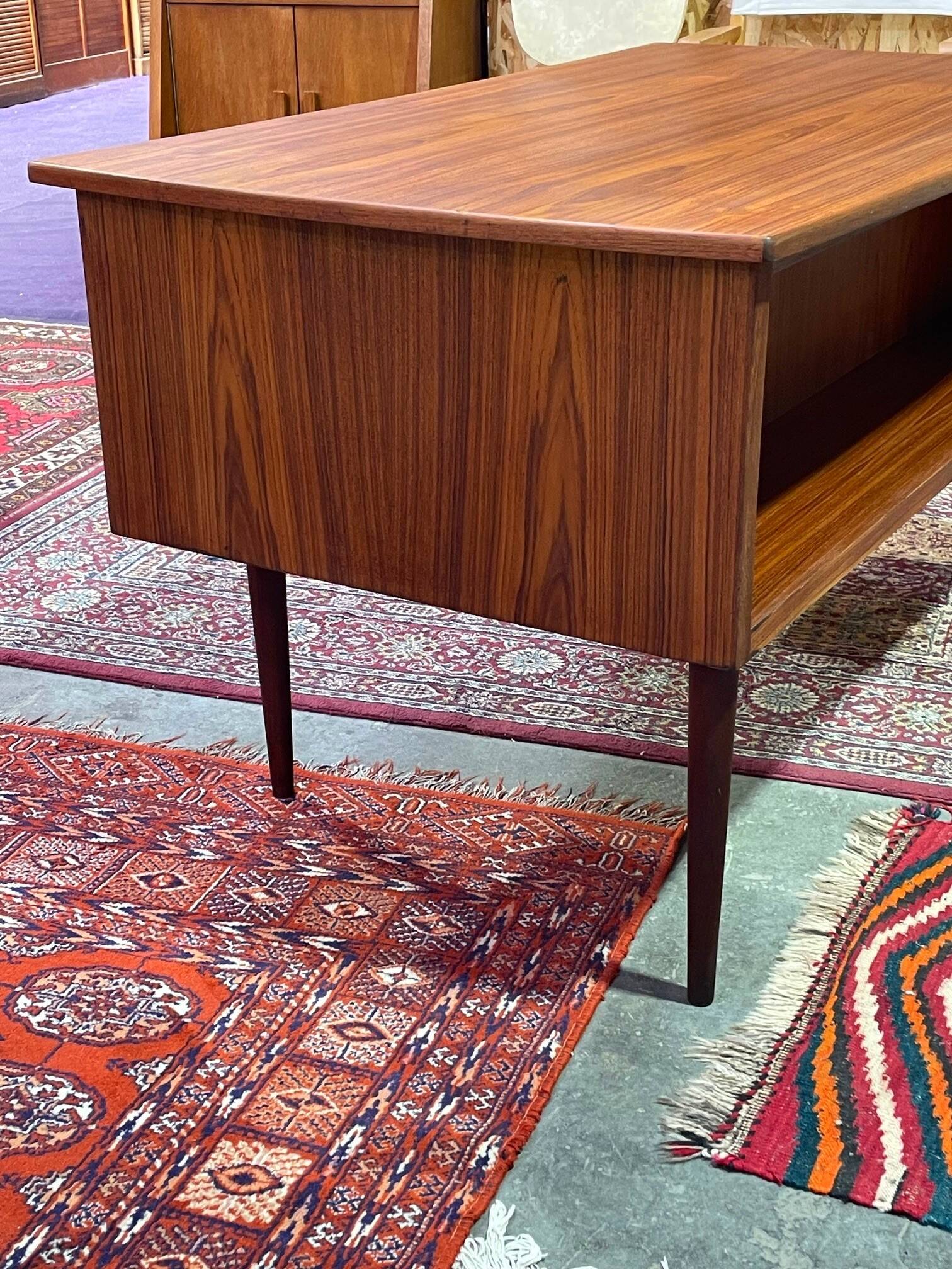 Vintage double-sided desk in teak, Scandinavian design from the 1960s.