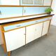 Buffet vintage des années 50 avec laiton et formica