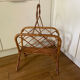 Porte revue en rotin vintage