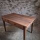 Table à manger française ancienne en merisier avec deux tiroirs, vers 1880–1920