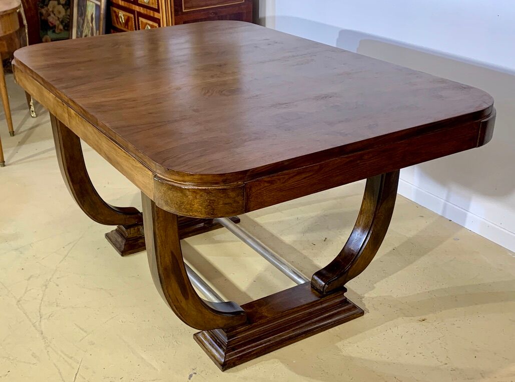 Dining room table Art Deco period in Walnut, base Lyre
