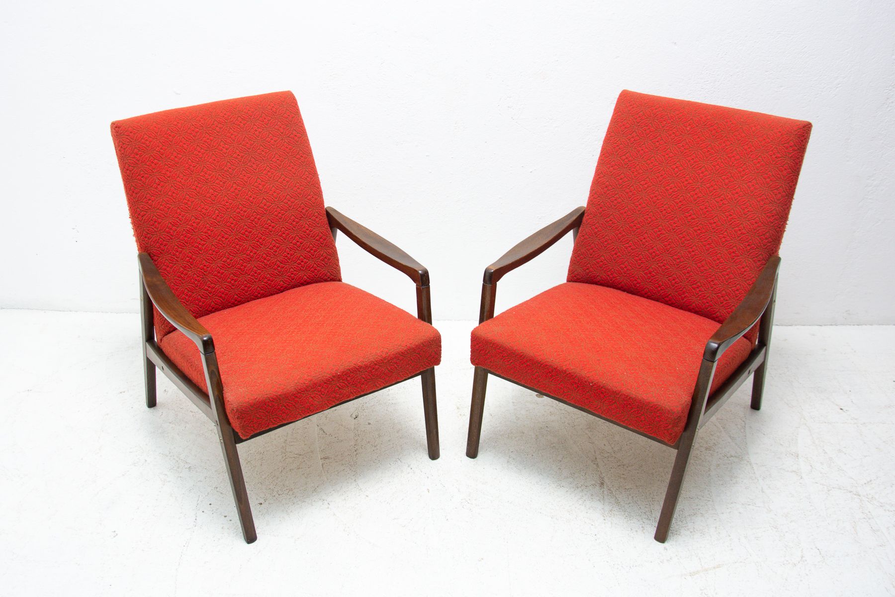 Paire de fauteuils par Jiří Jiroutek pour Interiér Praha, années 1970
