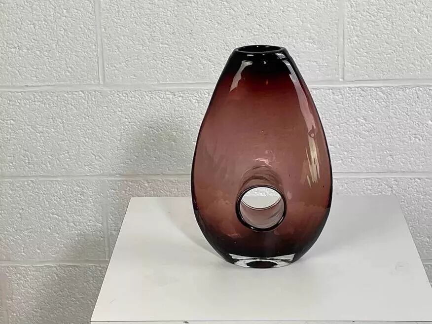 Vase en verre violine
