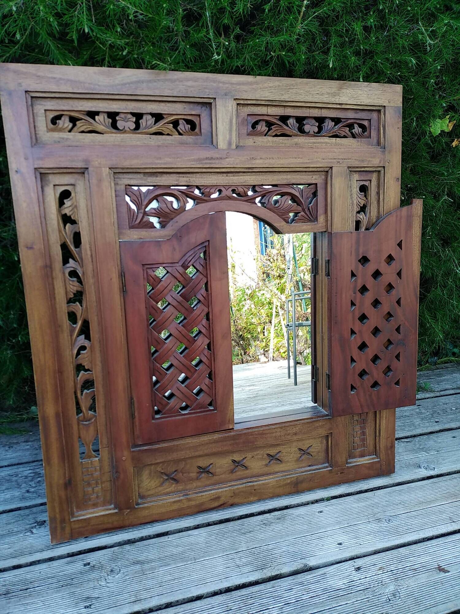 Miroir Balinais Vintage à Porte Volet Sculpté à la Main .