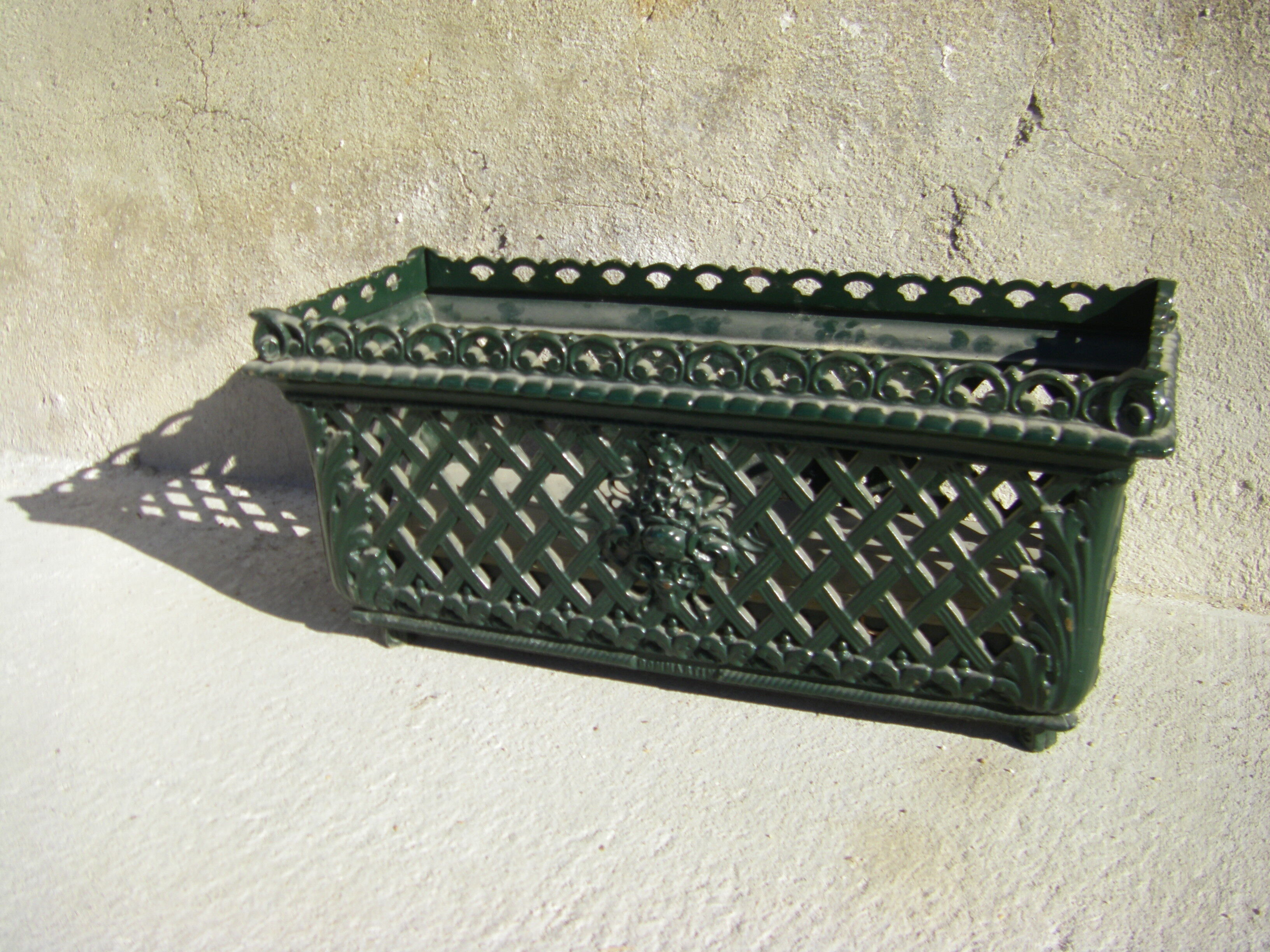 Cast iron planter