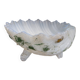 Vide-poche en forme de coquillage en opaline blanche decor feuillage vert